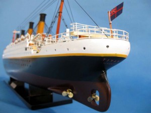 Titanic Model Ship 32-18