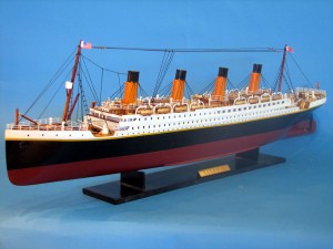 Titanic Model Ship 32-15