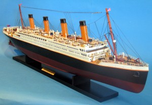 Titanic Model Ship 40-1