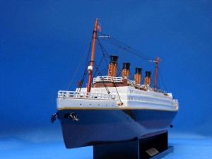 Titanic Model Ship 20-18