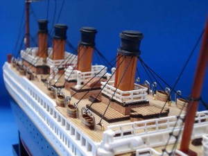 Titanic Model Ship 20-14