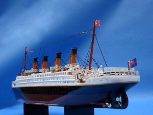 Titanic Model Ship 20-20
