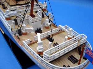 Titanic Model Ship 20-21