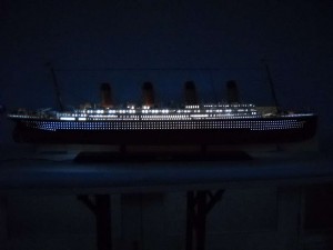 rms-titanic-model-ship-replica-lights-50-1