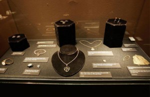 Titanic-jewelry-exhibit-1